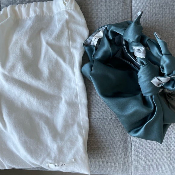 The Row silk ascot bag - Picture 4 of 8